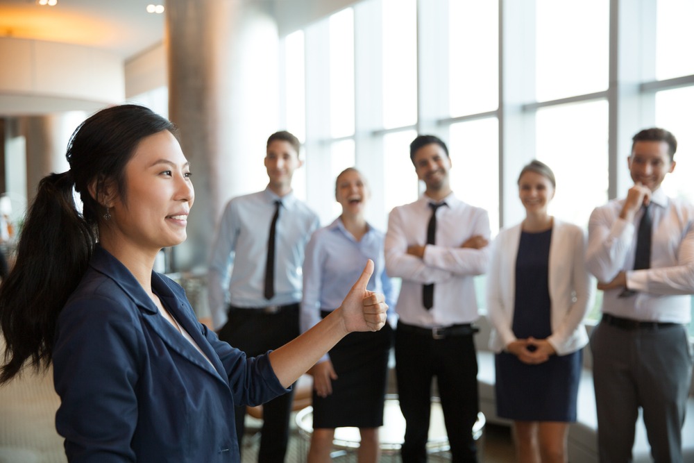 Asian Businesswoman with Thumb up Gesture 合作靠互惠